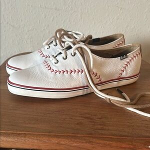 Keds Baseball White Sneakers with Red Stitching brand new ⚾️ 7.5